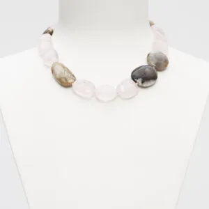 Girocollo in Quarzo Rosa e Legno Fossile