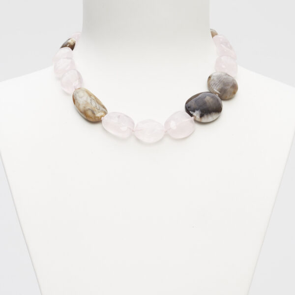 Girocollo in Quarzo Rosa e Legno Fossile