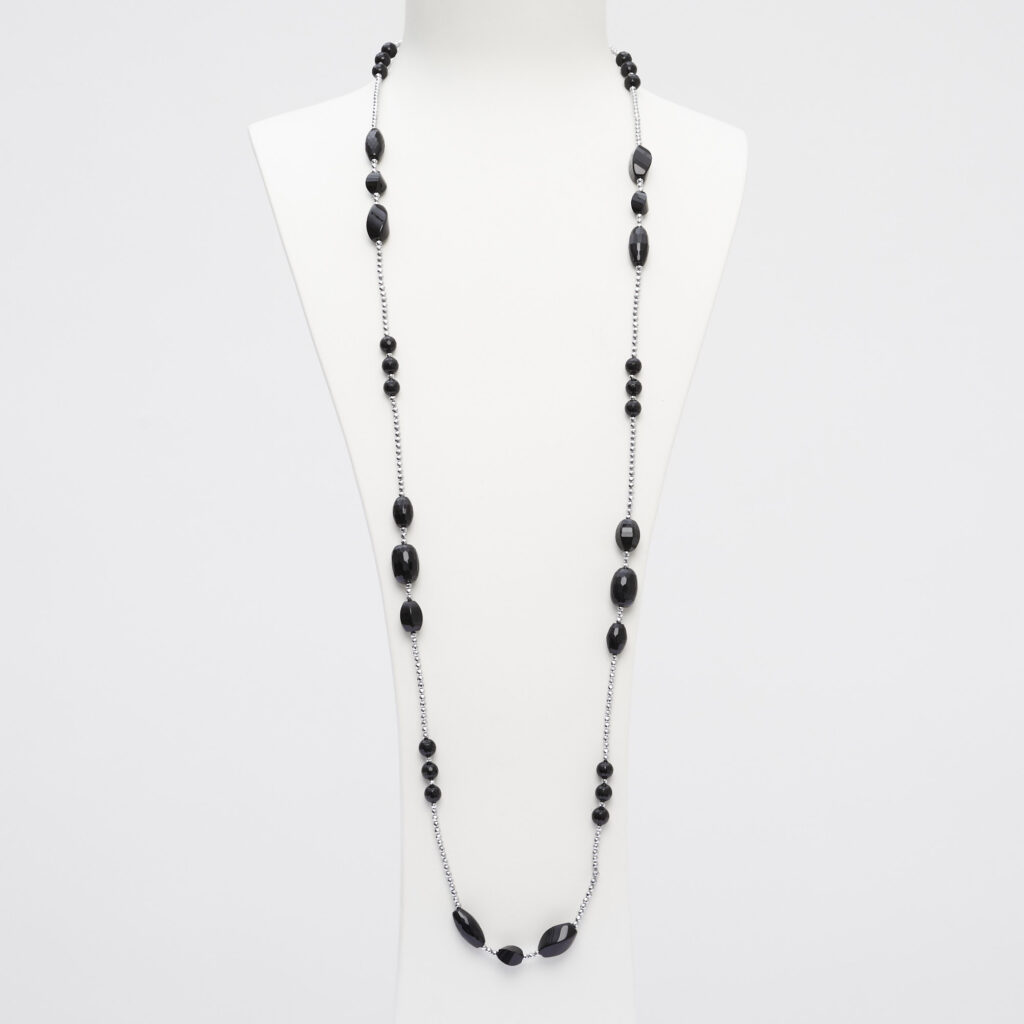 Collana lunga con forme assortite in Agata Nera ed Ematite rodiata