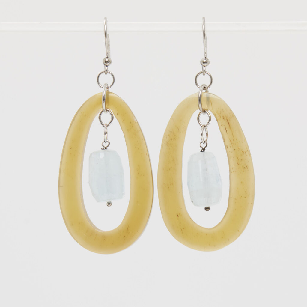 Orecchini in Corno ed Acquamarina, con Argento