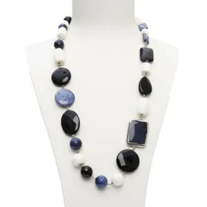 Collana in Agata Nera, Dumortierite e Corallo Bianco