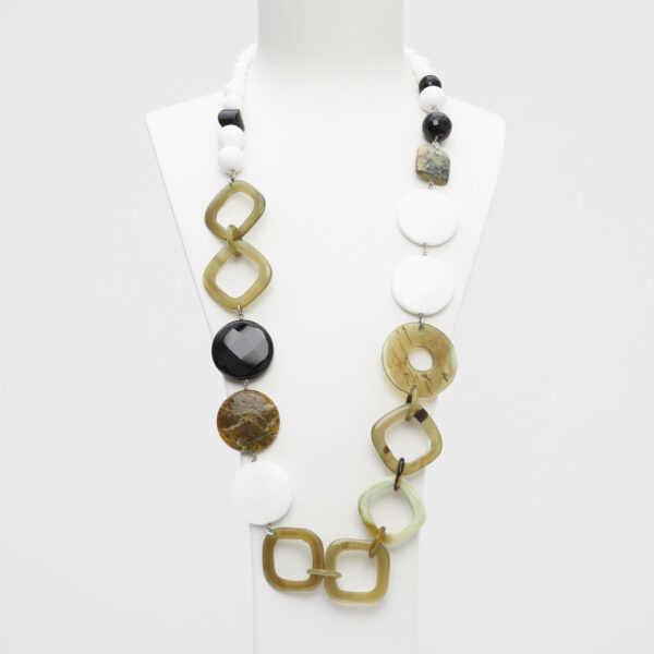 Collana rilegata in Agata Bianca, Agata Nera e Grossularia