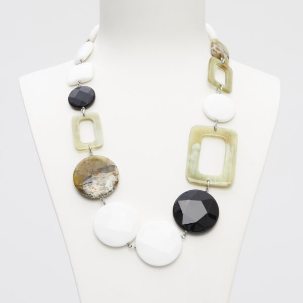 Collana rilegata in Agata Bianca, Agata Nera e Grossularia