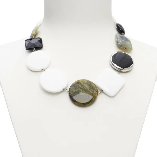 Collana rilegata in Agata Bianca, Agata Nera e Grossularia