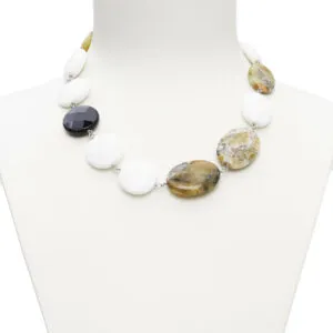 Collana rilegata in Agata Bianca, Agata Nera e Grossularia