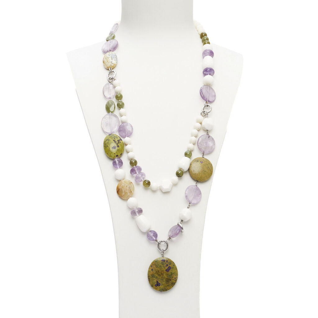 Witte koraal, amethist en stictiet, lange ketting met hanger