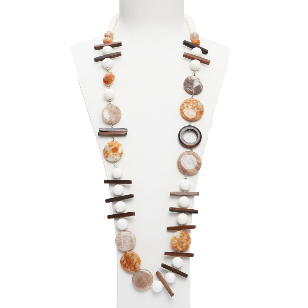 Collana in Corallo Bianco, Aragonite e Pietra di Luna con Ebano