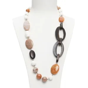 Collana in Corallo Bianco, Aragonite e Pietra di Luna con Ebano