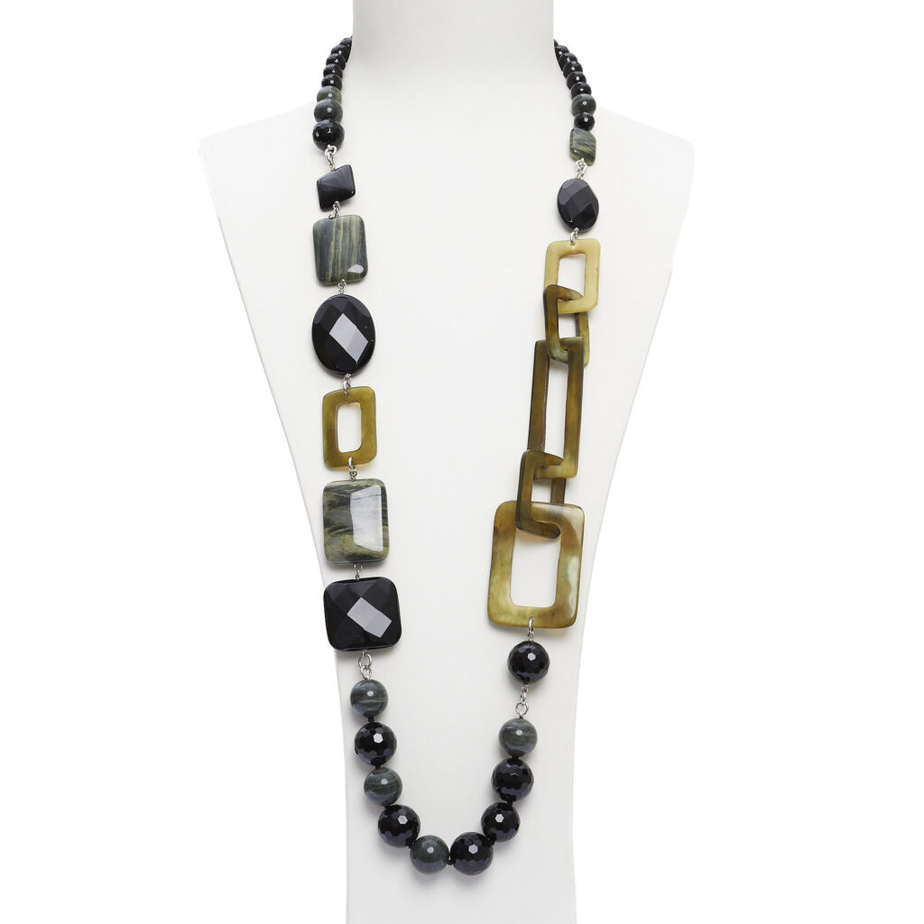 Collana in Agata Salvia ed Agata Nera, con Corno