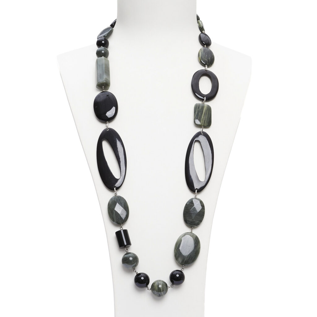 Collana in Agata Salvia ed Agata Nera, con Corno