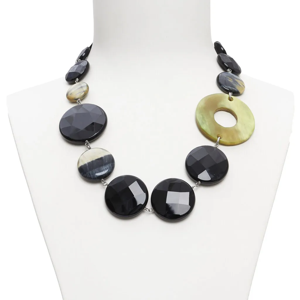 Collana in Occhio di Falco ed Agata Nera, con Corno
