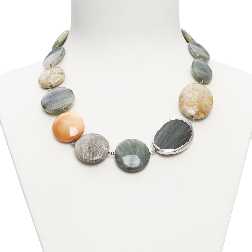 Collana in Agata Salvia, Conchiglia e Corallo Fossile