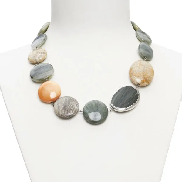Collana in Agata Salvia, Conchiglia e Corallo Fossile