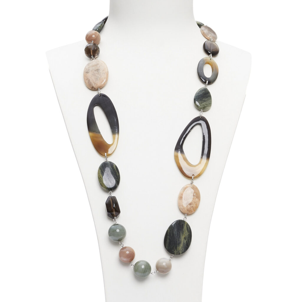 Collana in Agata Salvia, Corallo Fossile e Quarzo Fumè, con Corno