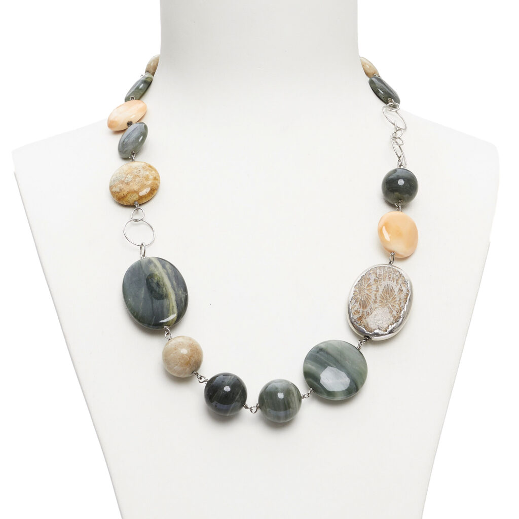 Collana in Agata Salvia, Corallo Fossile e Conchiglia