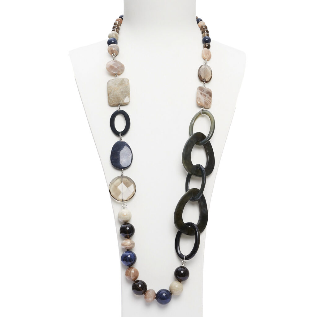 Collier en pierre de lune et dumortierite avec corne