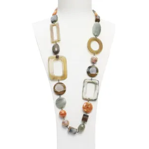 Collier en agate de sauge, coquillage et bois fossile