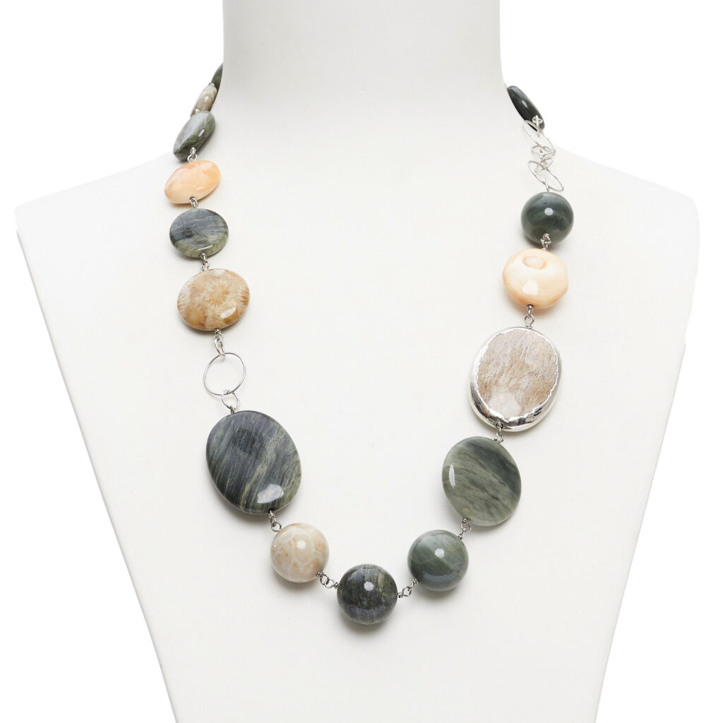 Collana in Agata Salvia, Conchiglia e Legno Fossile