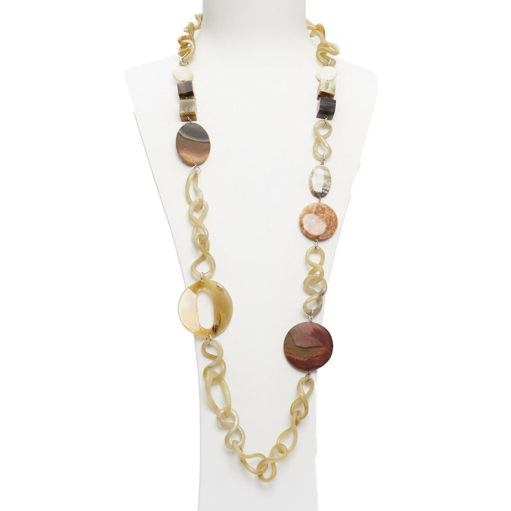 Collier en Aragonite et Jaspe de Madagascar, avec Corne