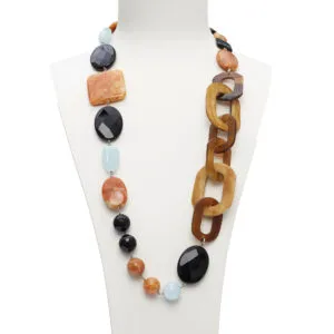 Collana media lunghezza in Agata Nera, Acquamarina ed Aragonite, con Sequenze in Corno