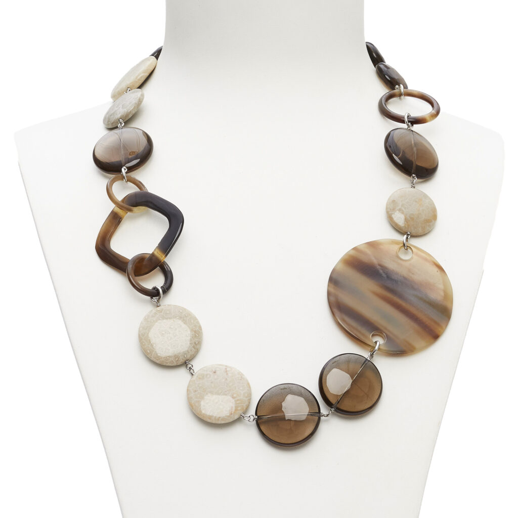 Ketting in Fumé en Fossiel Koraal, met hoornen sequenties
