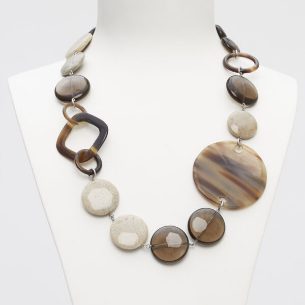 Collana in Fumè e Corallo Fossile, con sequenze in corno