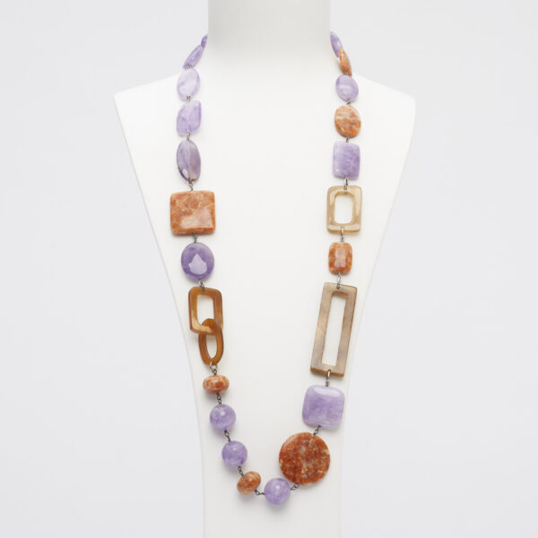 Collana rilegata in Ametista ed Aragonite, con sequenze in Corno