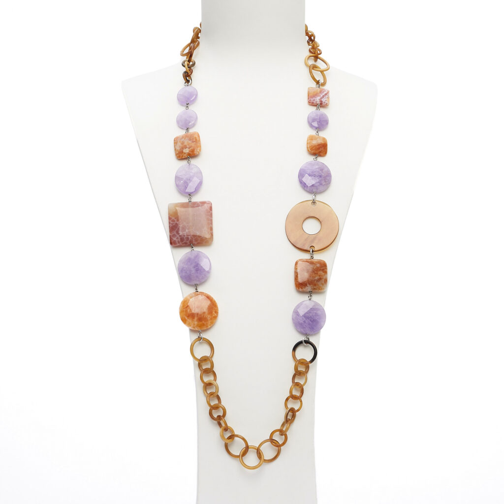Ketting gebonden in Amethist en Aragoniet, met hoornen sequenties