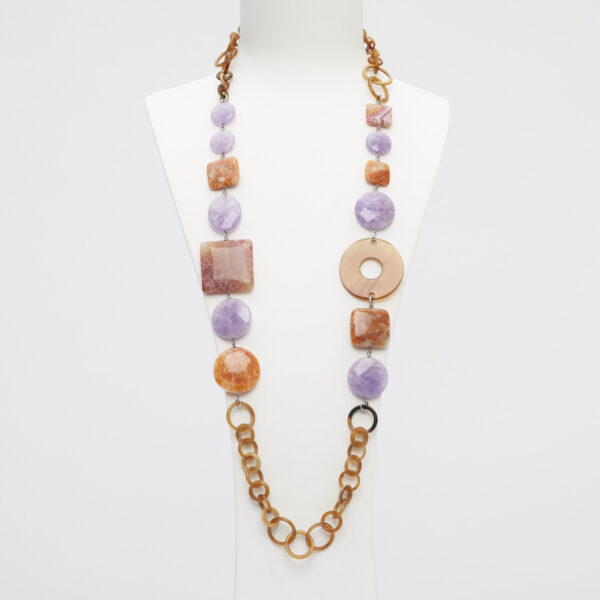 Collana rilegata in Ametista ed Aragonite, con sequenze in Corno
