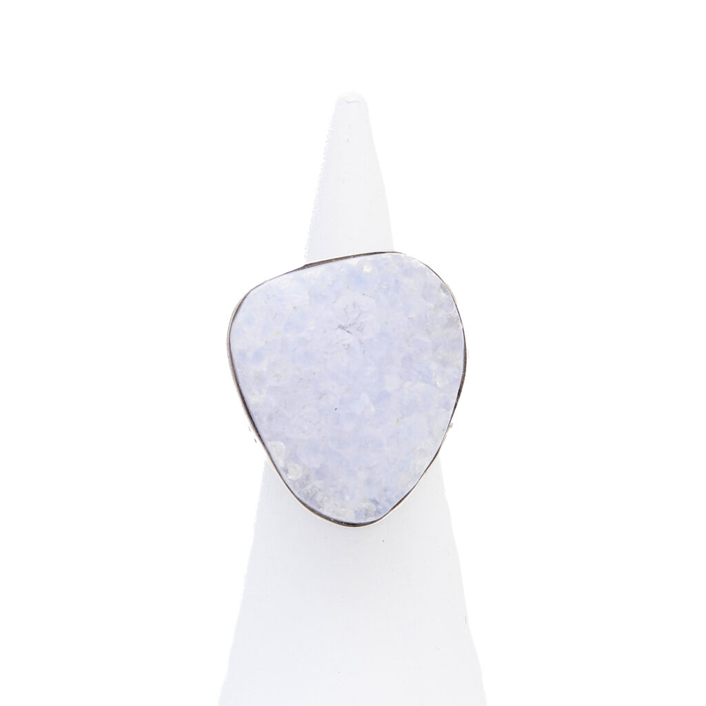 Bague réglable en argent avec calcédoine cristallisée