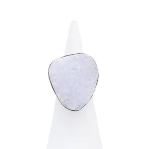 Anello Regolabile in Argento con Calcedonio Cristallizzato