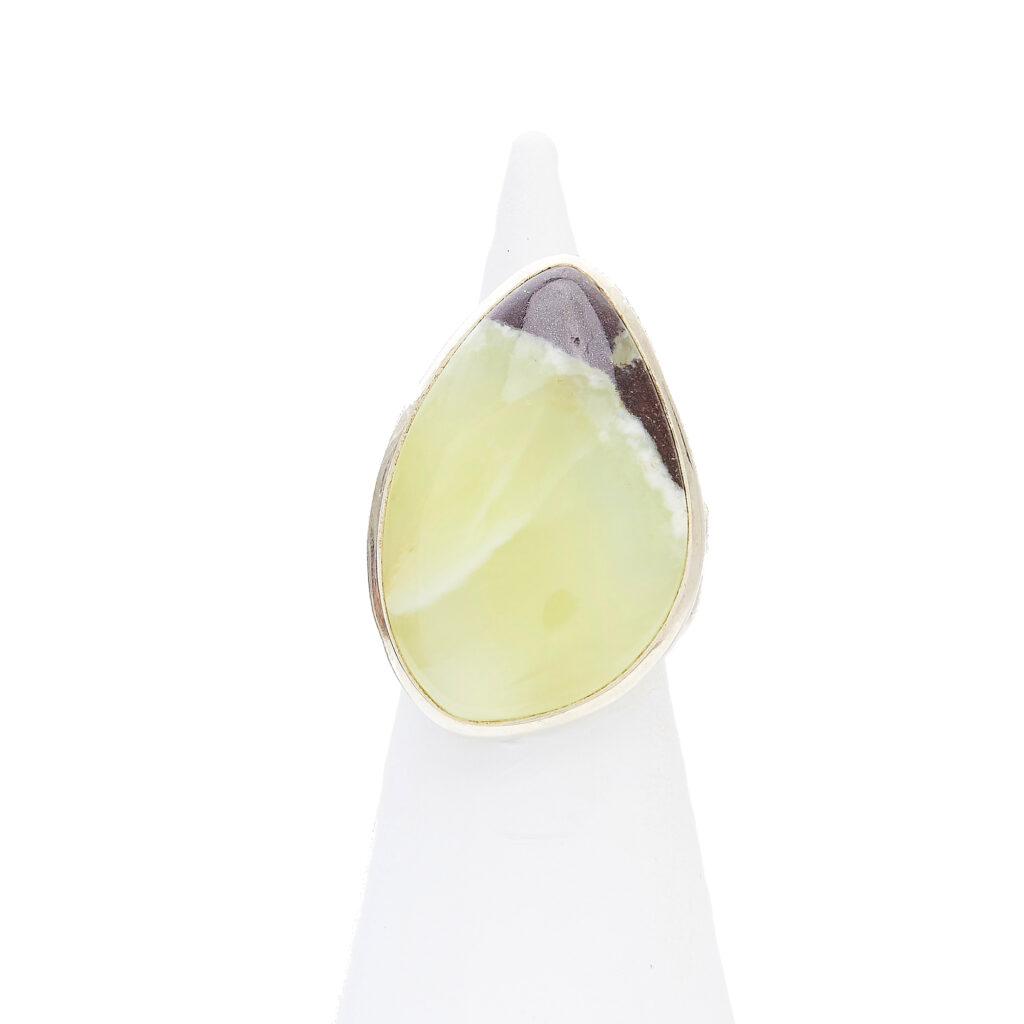 Zilveren ring met Prehniet