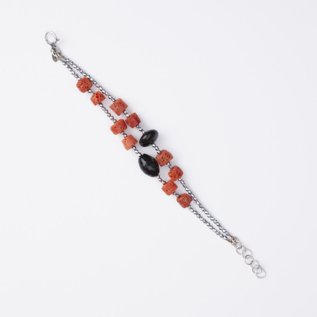 Bracelet à deux brins en corail rouge et agate noire