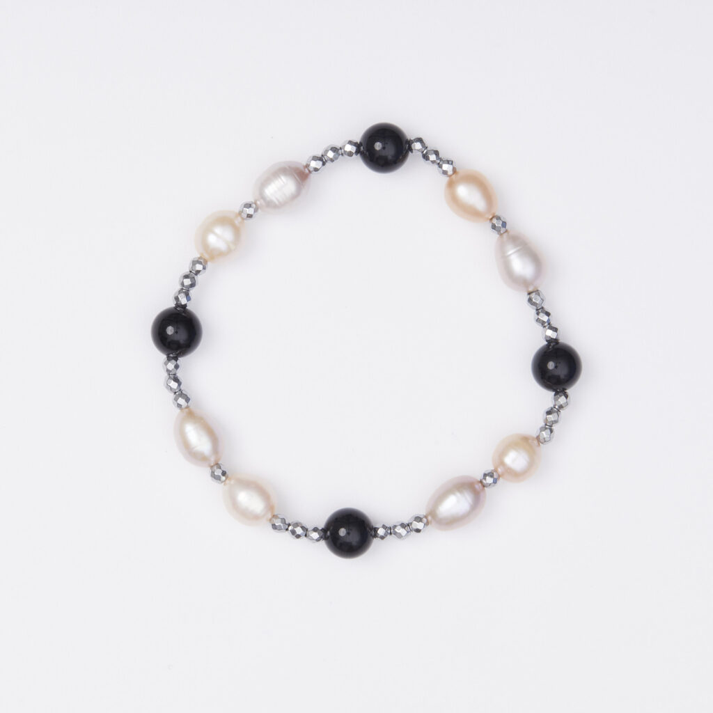 Bracelet élastique en hématite, agate noire et perles roses