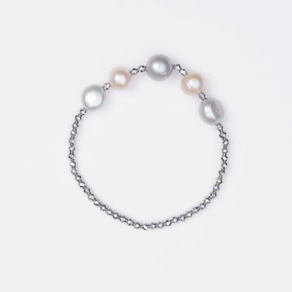 Elastische armband van hematiet en grijze rivierkraal