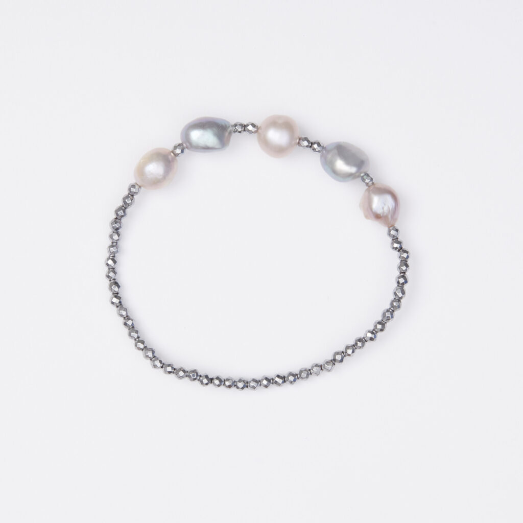 Bracciale Elastico in Ematite e Perle di Fiume Grigie e Rosate
