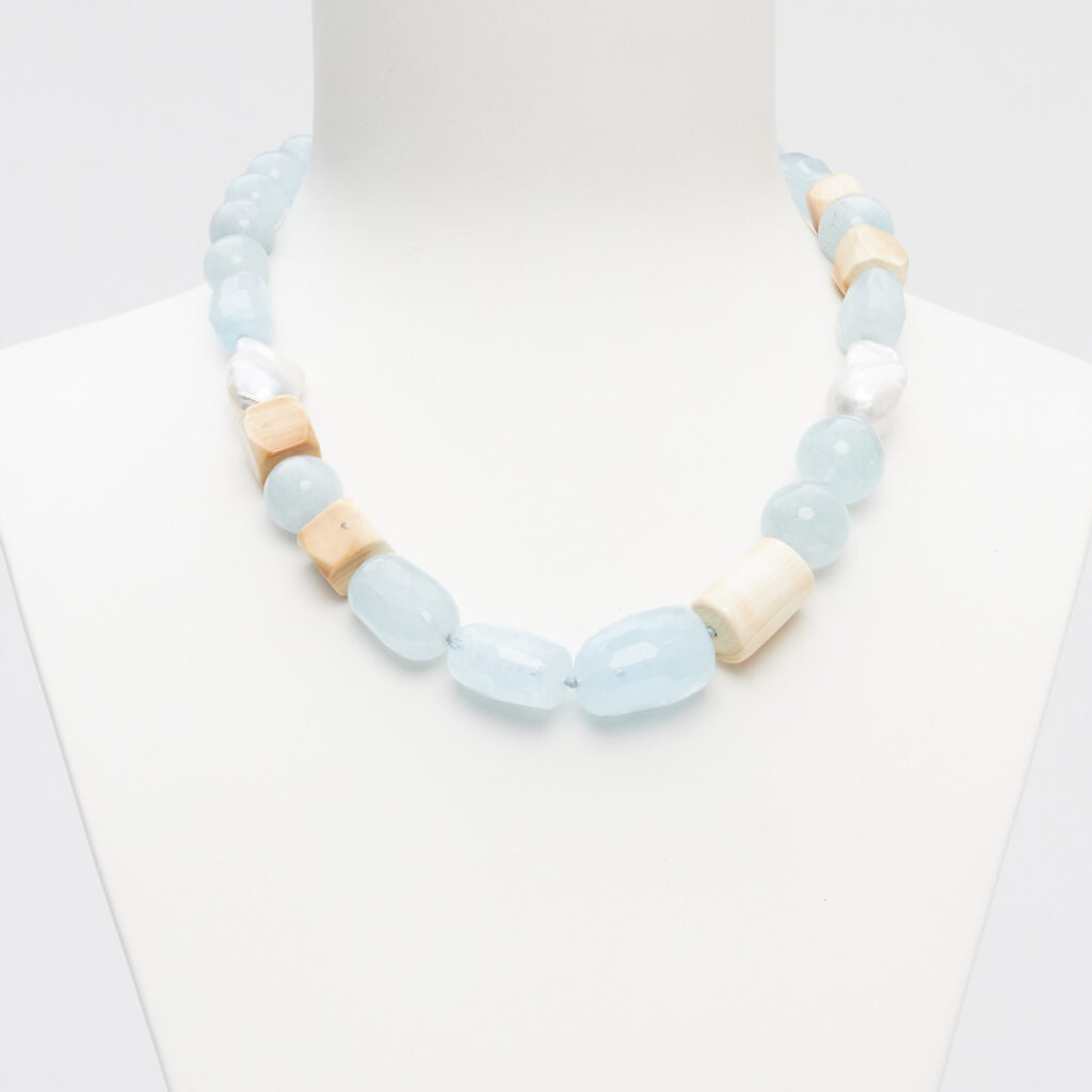 Collana corta in Perle, Acquamarina e Conchiglia
