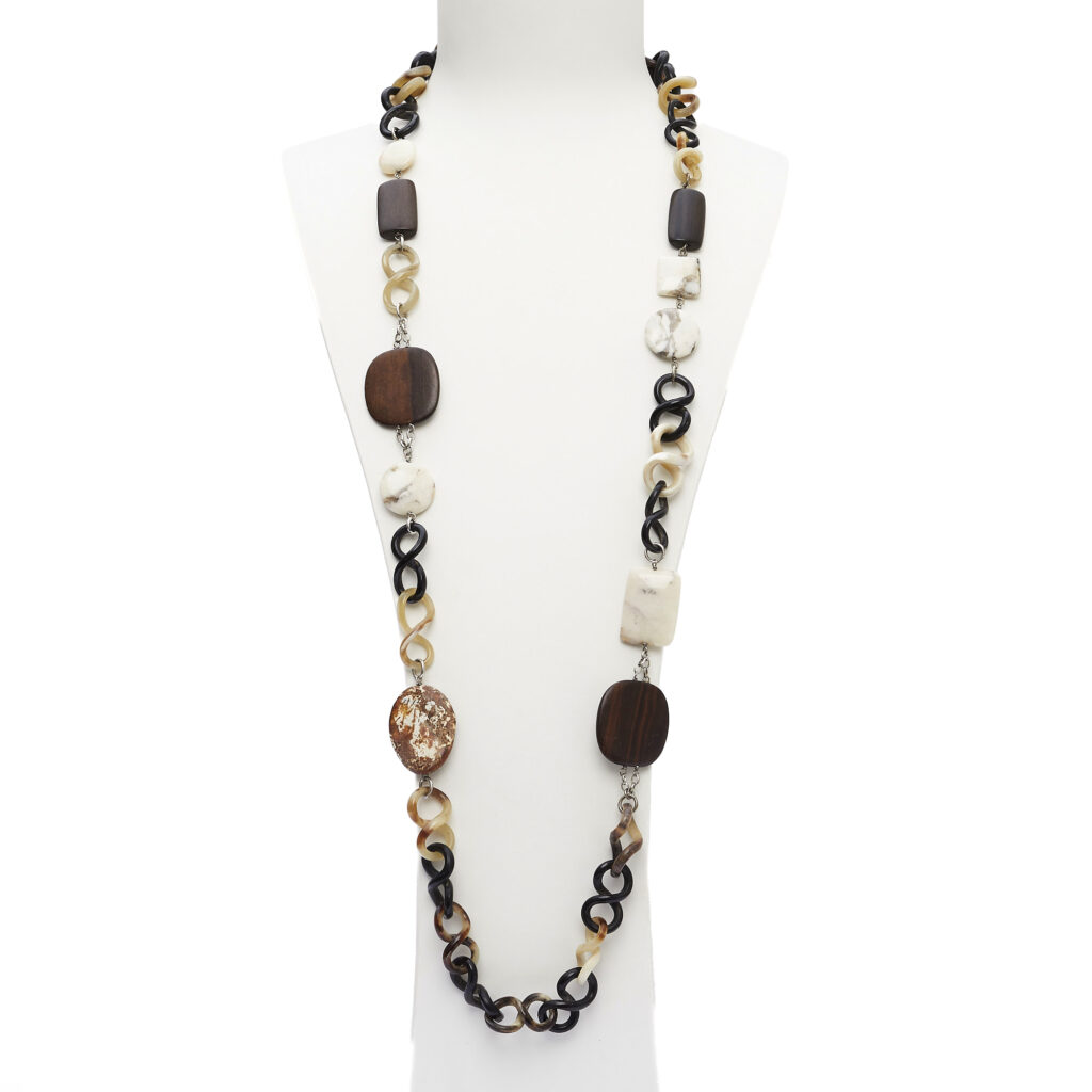 Ketting in Agaat, Ebbenhout en Jaspis, met hoornen sequenties