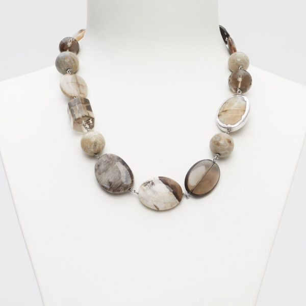 Collana rilegata in Argento, in Legno fossile, Corallo Fossile e Quarzo Fumè