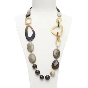 Collana rilegata in Argento, in Legno fossile, Corallo Fossile e Fumè, con corno