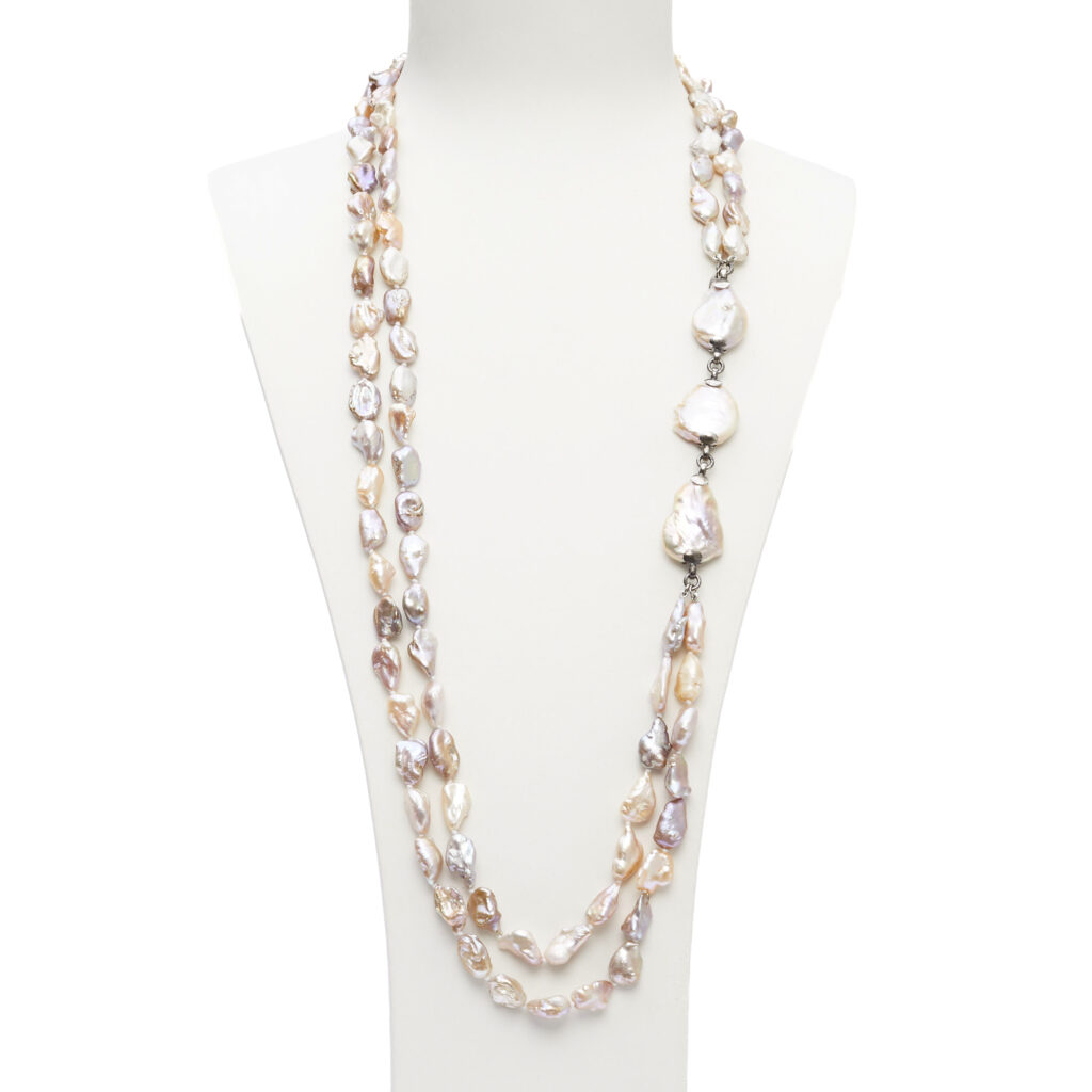 Halflange tweestrengs ketting van roze en grijze parels