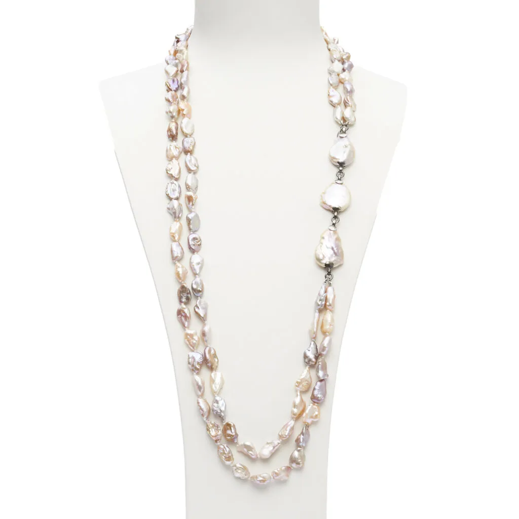 Halflange tweestrengs ketting van roze en grijze parels