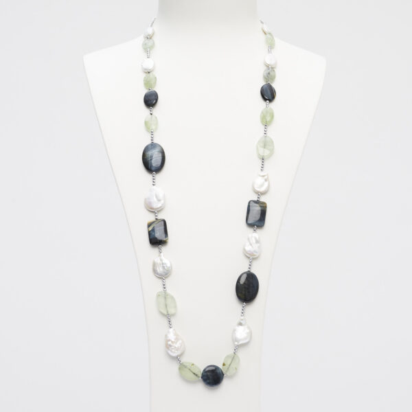 Collana medio lunga in Perle, Prehnite ed Occhio di Falco