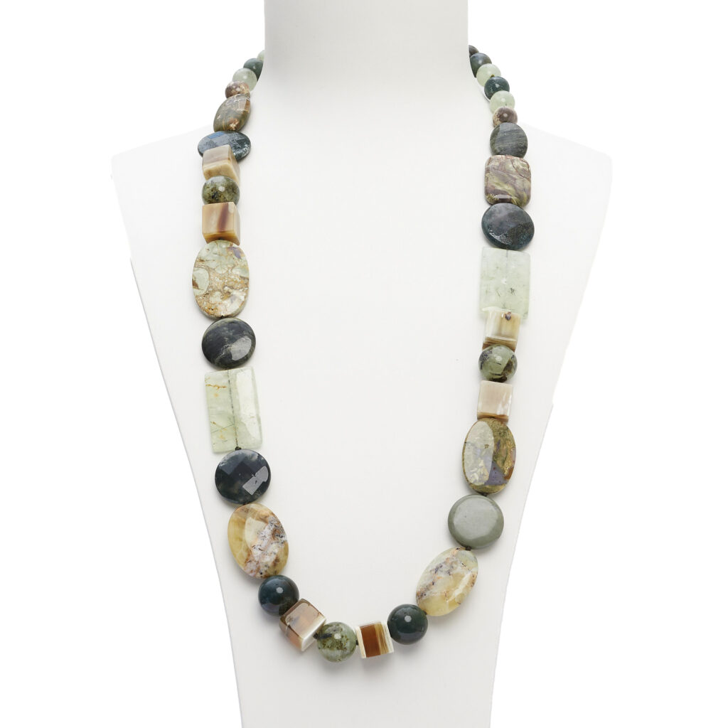Halflange ketting in Grossularia, Prehniet en Agaat