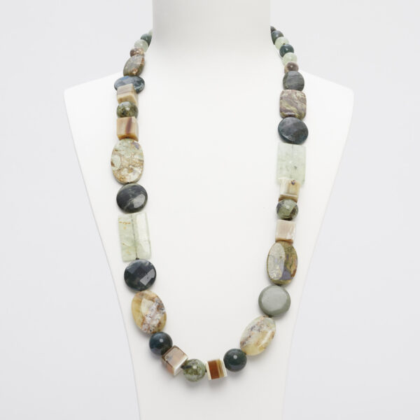Collana media lunghezza in Grossularia, Prehnite ed Agate