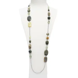 Collana lunga in Prehnite, Diaspro, Grossularia ed Agate, con Ematite