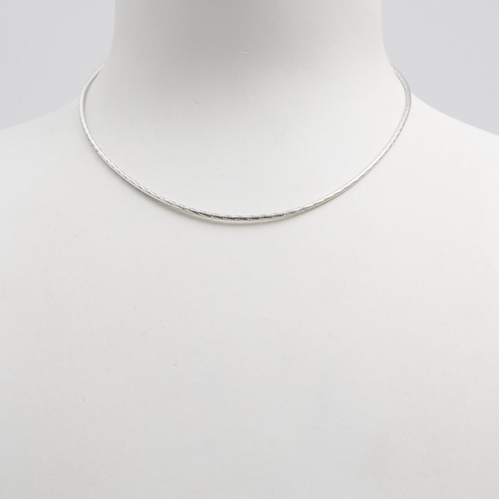 Collier en argent semi-rigide