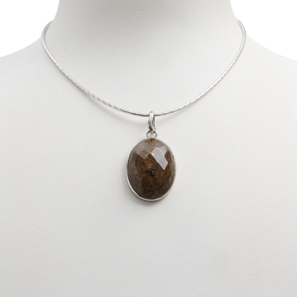 Ciondolo in Bronzite Ovale ed Argento