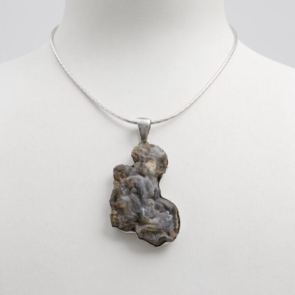 Ciondolo in Conchinas con Castone in Argento