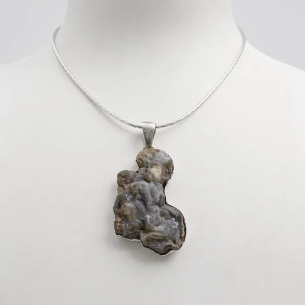 Ciondolo in Conchinas con Castone in Argento